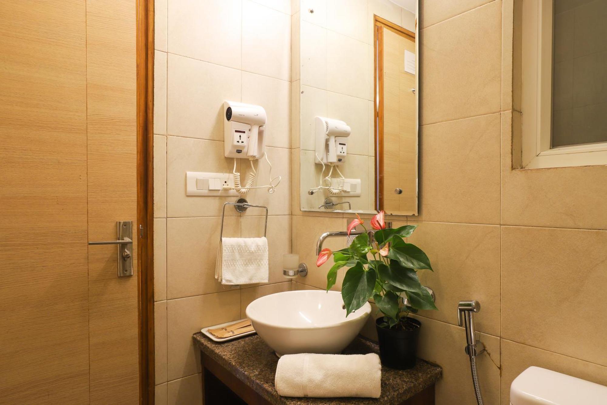 Veera Strand Park Serviced Apartments Near Calangute Bagian luar foto