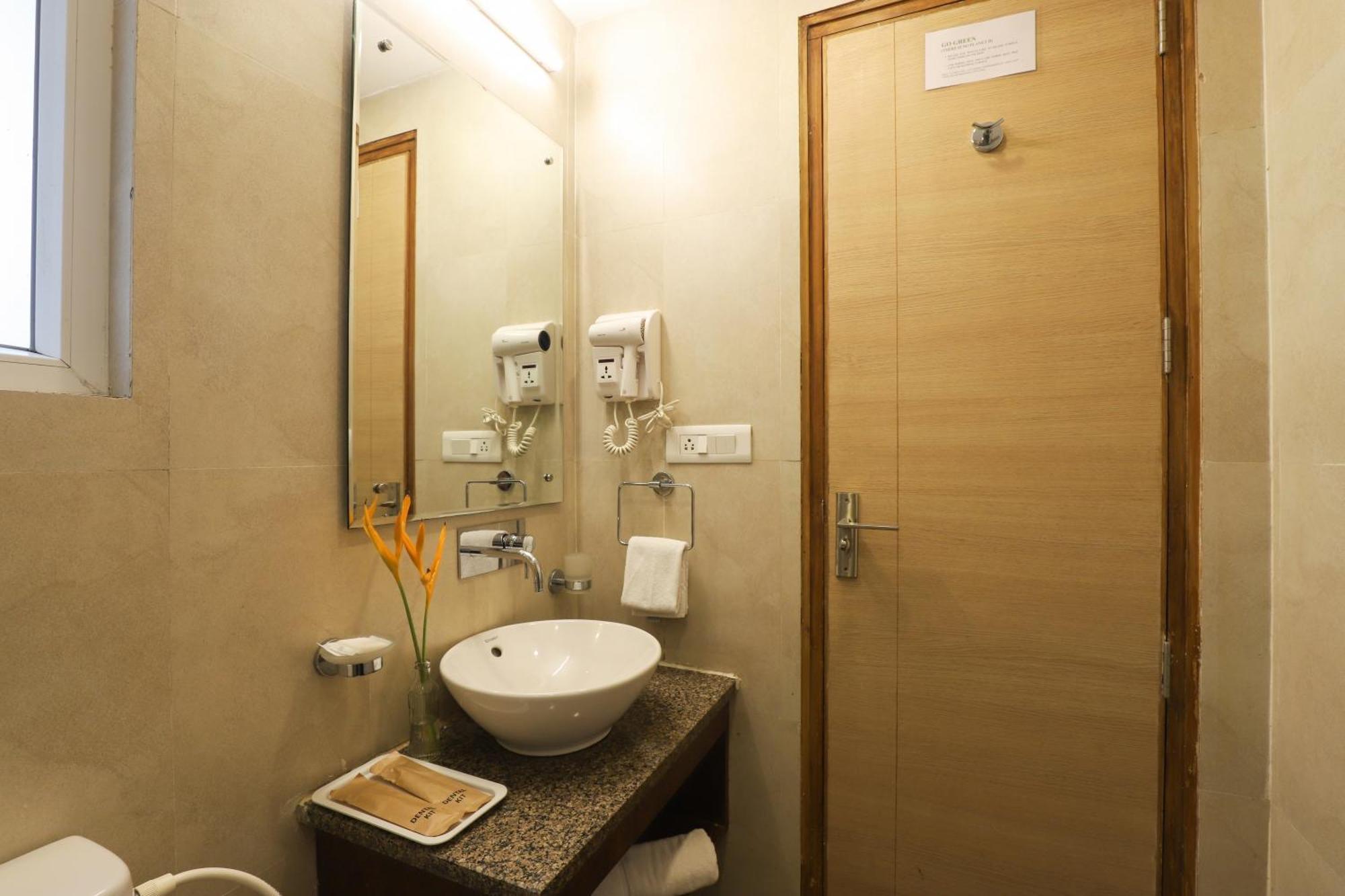 Veera Strand Park Serviced Apartments Near Calangute Bagian luar foto