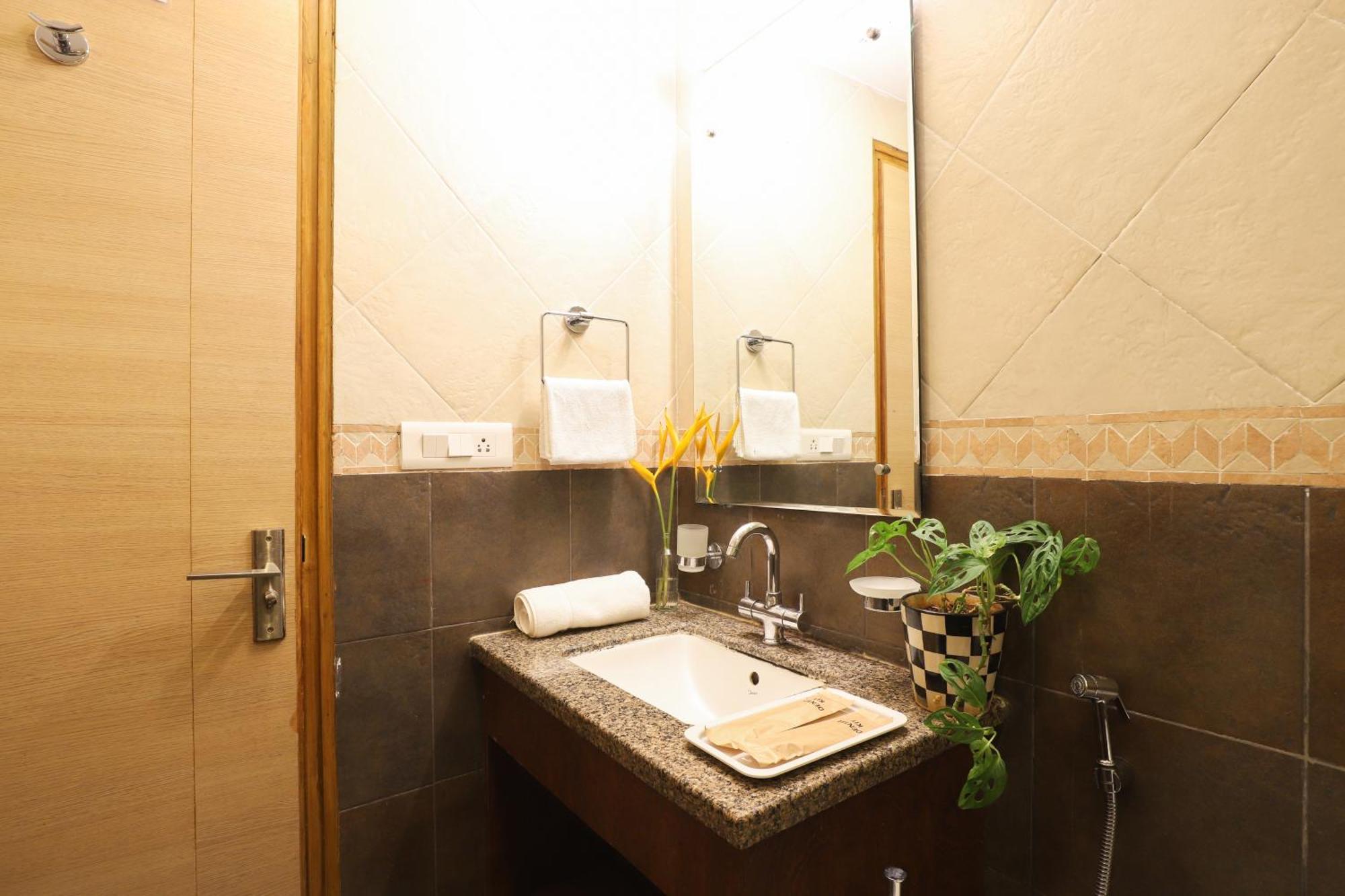 Veera Strand Park Serviced Apartments Near Calangute Bagian luar foto