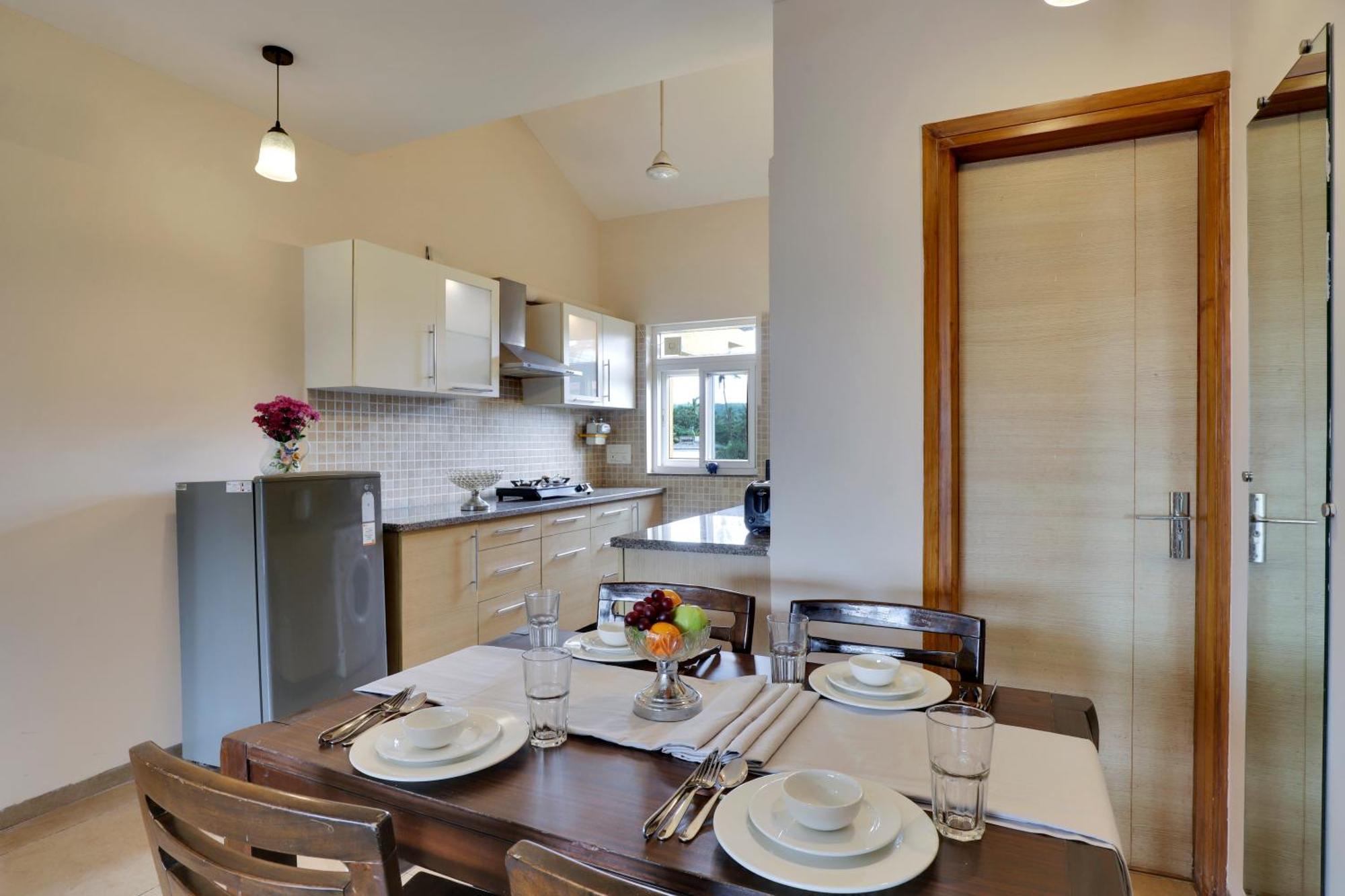 Veera Strand Park Serviced Apartments Near Calangute Bagian luar foto